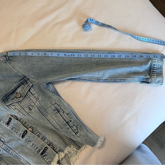 McGuire denim jacket, beautiful, flattering design - Picture 6 of 8